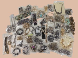 Large Mixed Costume Jewelry Lot  Lauren-Spencer, Necklaces, Bracelets, Earrings & Crystals