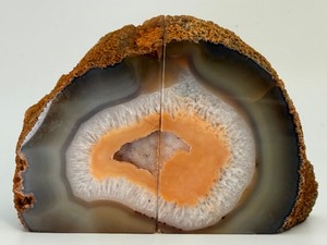 Polished Natural Agate Geode Bookend Pair  Concentric Banding &amp Quartz Core. (4 lbs 5.7 oz  1 kg 977 g)