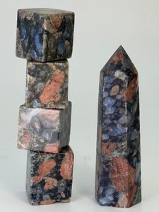Rare Que Sera Stone Crystal Set  1 Polished Obelisk Tower &amp 4 Gemstone Cubes  Blue Quartz Rhyolite. (8.3 oz  237 g)