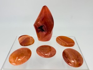 Authentic Madagascar Carnelian Flame Sculpture &amp 5 Polished Palmstones Metaphysical Crystal Set. 11.9 oz  338 g)