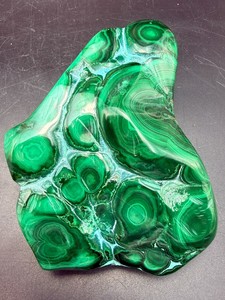 Stunning Polished Malachite Freeform Specimen - Rare Vibrant Orbicular Concentric Banding Crystal Display. (1 lb 14.8 oz  874 g)