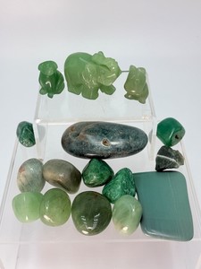 Premium Natural Green Aventurine Crystal Lot  Tumbled Stones &amp Carvings (9.2 oz  261 g)
