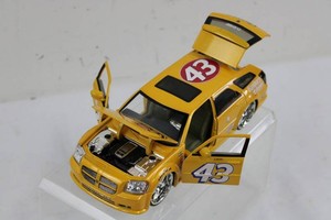 124 Scale 2006 Dodge Magnum RT Cheerios #43 Diecast Model Car