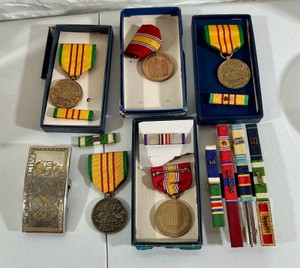 Vintage U.S Navy Vietnam war medal lot, Vietnam service, National defense & USN belt buckle