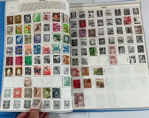 Approx.. 100 Japan stamps