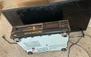 LG Tv, vhs and dvd reciever