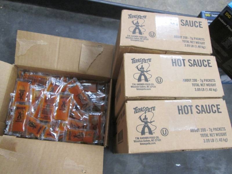 800 Packs Texas Petes hot sauce