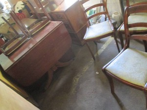 Drop leaf table with 6 matching chairs and 2 leaves