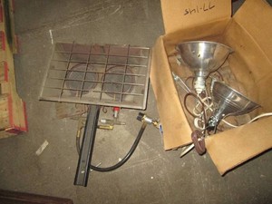 Propane heater on a mountable stand and 2 work lights