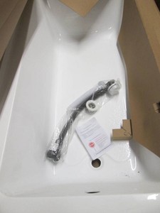 Freestanding bath tub with drain kit