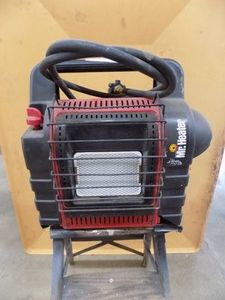 MR Heater  Buddy Heater Includes hose Broken plastic on bottom
