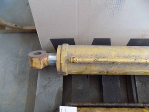 Large Hydraulic Cylinder  CAT, 6