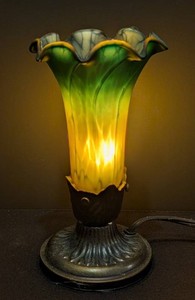 SR - Art Glass Style Table Lamp - Green & Amber Ruffled Shade