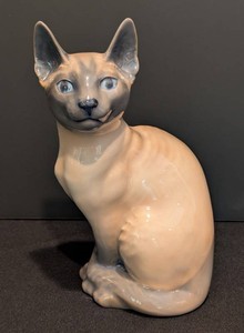 LR - Porcelain Cat Figurine - Royal Copenhagen 3281 Seated Siamese Cat
