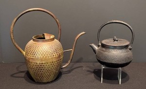 BR - Cast Iron Teapots - Nambu & Textured Japanese Mixed Lot