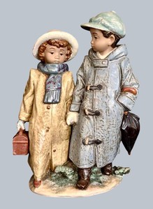 DR - Retired Lladr Gres Figurine Away to School #2242 - Sculpted by Antonio Ramos