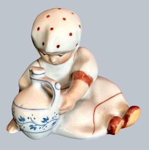 BR1 - Porcelain Figurine - Hutschenreuther Infants of Spring