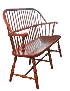 FR - Windsor-Style Wooden Settee Bench - Turned Spindle Back