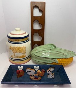 Cookie Jar Corn Dish Wood Heart Shelf