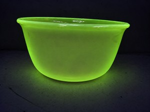 Vintage Hamilton Beach Custard Vaseline Uranium Glass Bowl 9