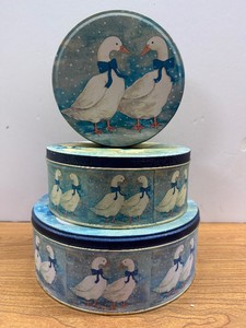 Three-Piece Grandma Core  Cottage Core Country Gese Tin Set