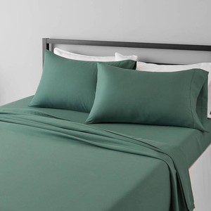 Amazon Basics Lightweight Super Soft, Breathable Brushed Microfiber 4-Piece Bed Sheet Set, Wrinkle Resistant with 14-Inch Deep Pockets, Queen, Emerald Green, Solid