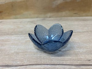 Flower Ring Dish Jewelry Tray, Glass Jewelry Dish Tray, Aesthetic Room Decor Small Trinket Dish, Nightstand Jewlery Ring Holder Dish, Bathroom Jewelry Plate Bowl for Rings Earrings Wife Gift (Blue)