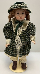 Vintage Collectible Franklin Mint Coca-Cola Doll ELISE 19 Heirloom Collector Porcelain Figurine