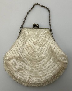 Vintage Beaded White Shell Shaped Clutch Purse 7 x 7