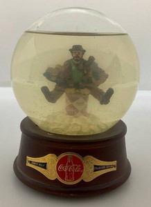 Vintage Coca- Cola Collectible EMMETT KELLY Musical Snow Globe Plays Sip & Zip Water Cloudy 5 x 6