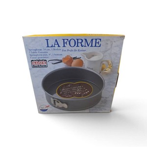 Kaiser La Forme 24 cm (9-inch) non-stick springform cake pan that includes multiple interchangeable bottoms