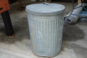 Metal Garbage Can with Lid