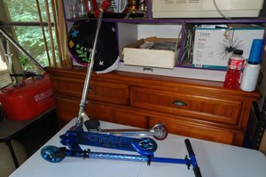 2 Kick Scooters