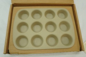 The Pampered Chef Stoneware Muffin Pan