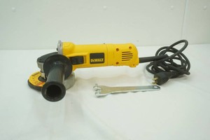 Dewalt 4 12 angle grinder in like new condition with new disc