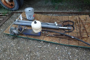 Hanger door cylinders