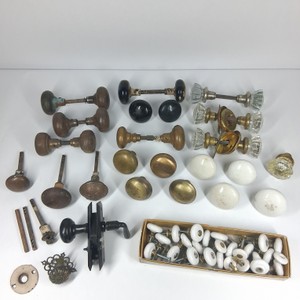Large Lot of Vintage Antique Door Knobs Glass Brass Porcelain Wood & Hardware