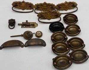 Lot of Vintage Ornate Brass Bronze Furniture Drawer Pulls Handles & Hardware