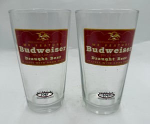 Lot of 2 Vintage Budweiser Draught Beer Logo Pint Glasses