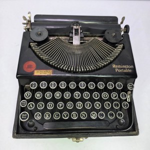 Vintage Remington Portable Manual Typewriter with Original Carrying Case & Round Keys