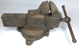 Vintage Prentiss Bulldog No. 524 Swivel Base Bench Vise  New York Cast Iron Machinist Vise