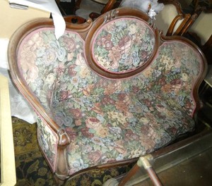 Vintage Setee 60w 26d 32 tall