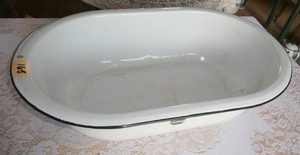 Another large enamelware tub 27x18x7
