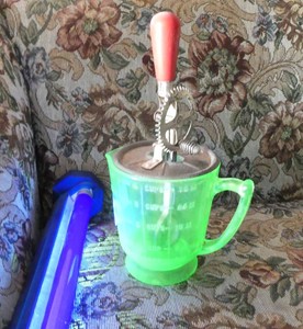 Very Nice Vintage Green Uranium Vaseline Glass - 4 cup Mixer Measuring Cup