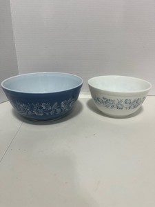 Pair of Vintage Colonial Mist Pyrex Nesting Bowls