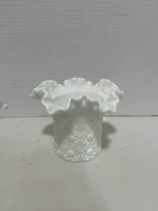 Fenton Daisy and Button Ruffle Rim Vase