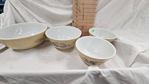 Set of 4 PYREX Nesting Bowls, Late 70s
