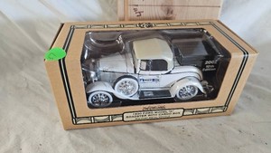 Ertl 1930 Ford Model H Roadster with Cargo Box