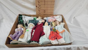 Mixed Lot of 20th Century Porcelain Dolls