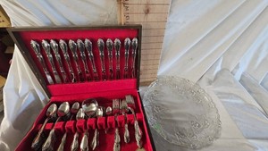 Stainless Silverware Set(Oneida) wCase and Serving Tray